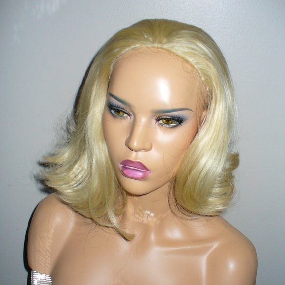 3/4 blonde wig huge combs inside very secure - Picture 2 of 5